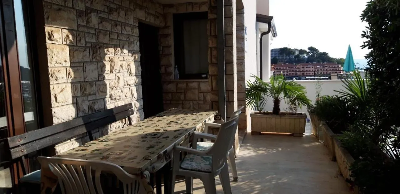 Villa Porecka 브르사르 게스트하우스